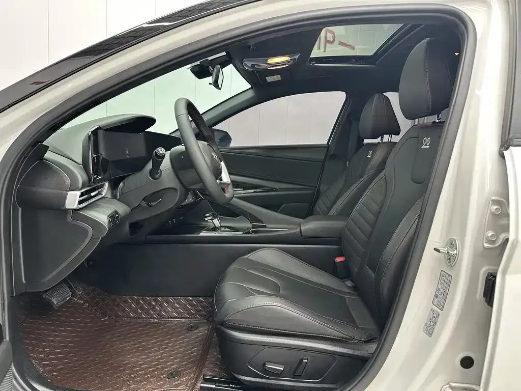 Hyundai Elantra — фото 9
