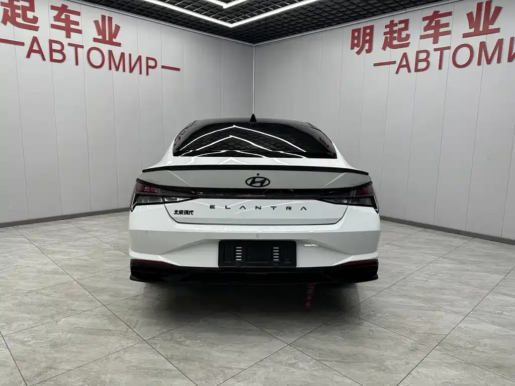 Hyundai Elantra — фото 10
