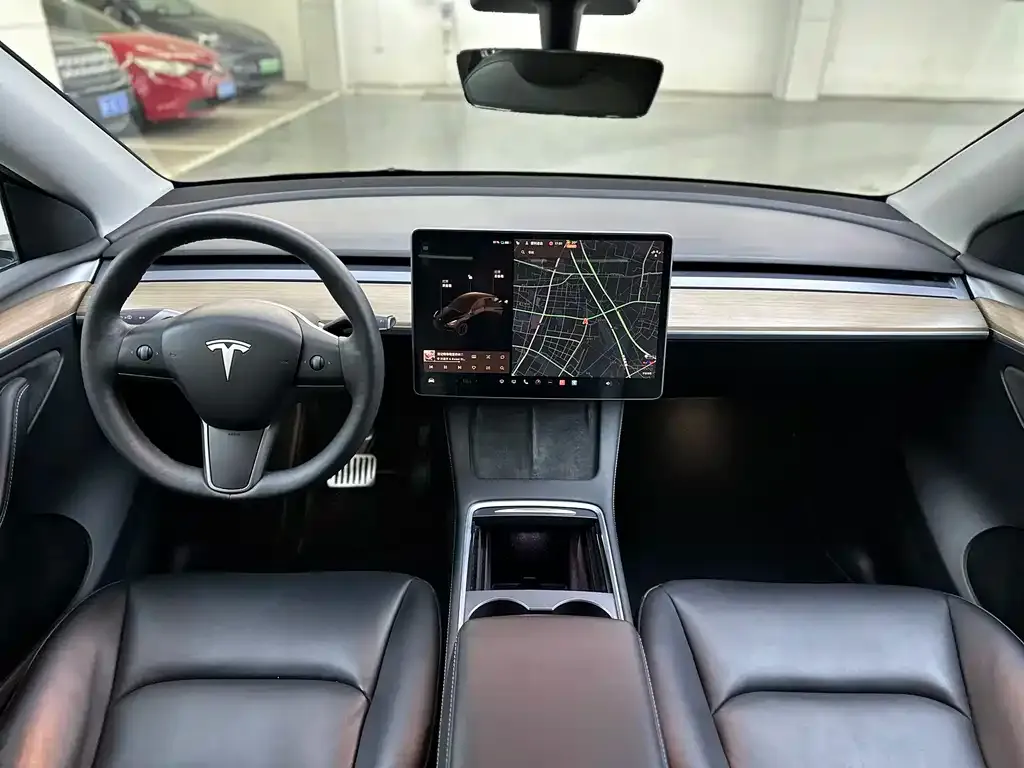 Tesla Model Y — фото 3