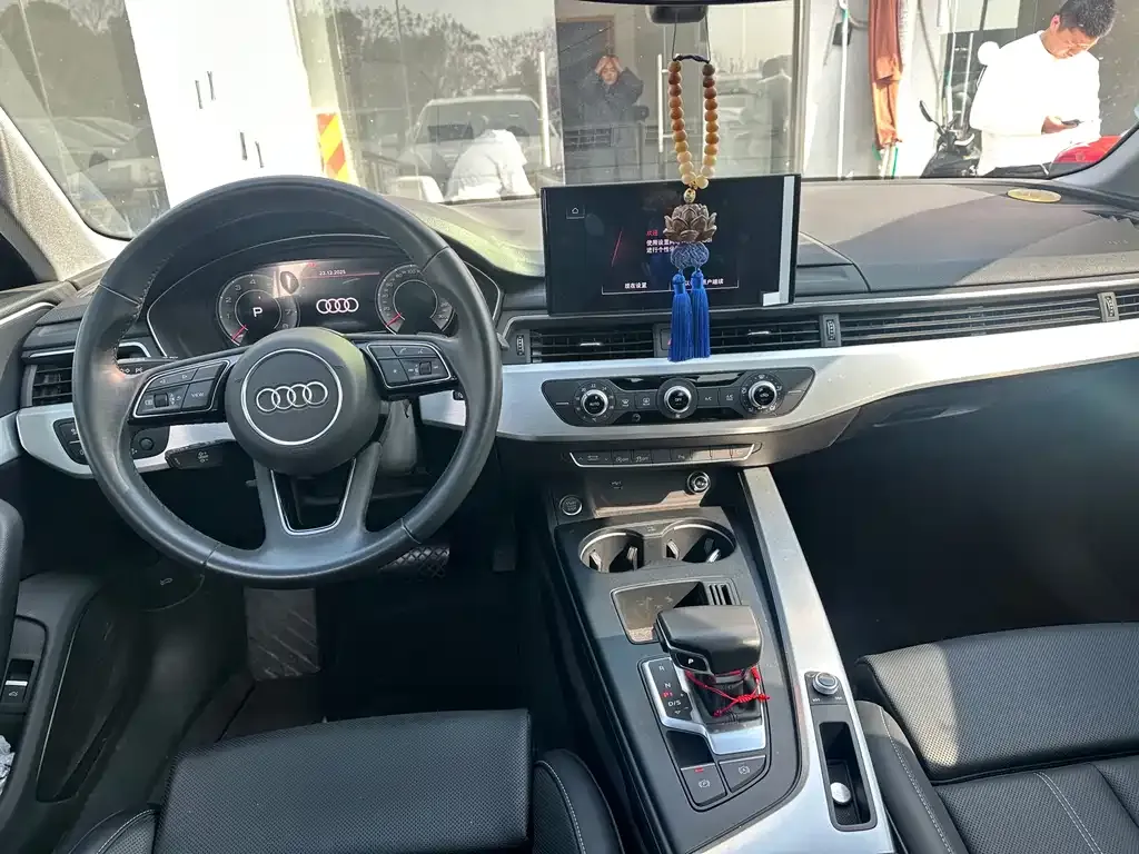 Audi A4L 2024 из CN, фото 6