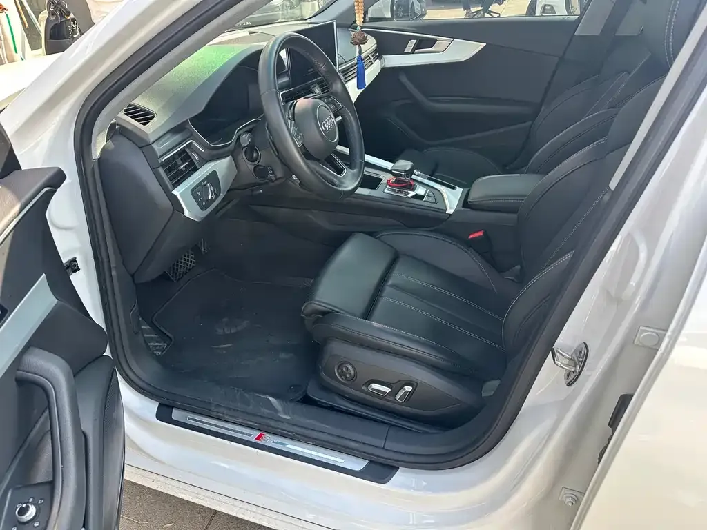 Audi A4L 2024 из CN, фото 7