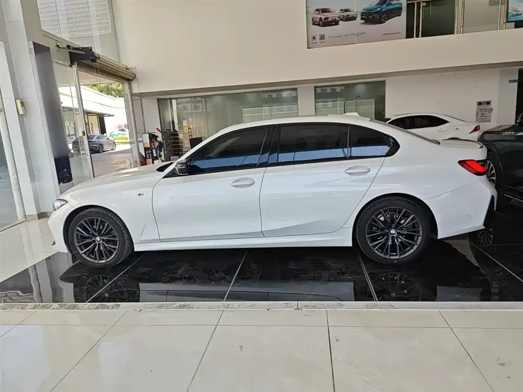 BMW 3 Series 2023 из CN, фото 10