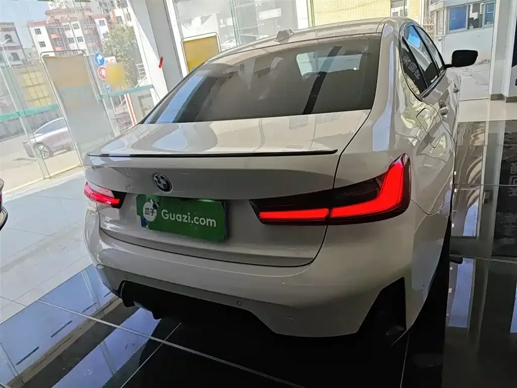 BMW 3 Series 2023 из CN, фото 2