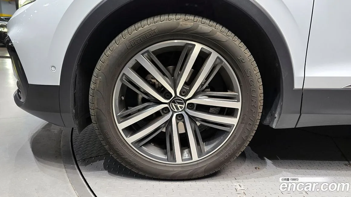 Volkswagen Tiguan — фото 10