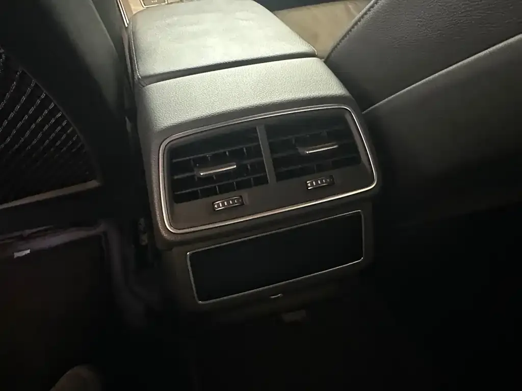 Audi A6L 2022 из CN, фото 2