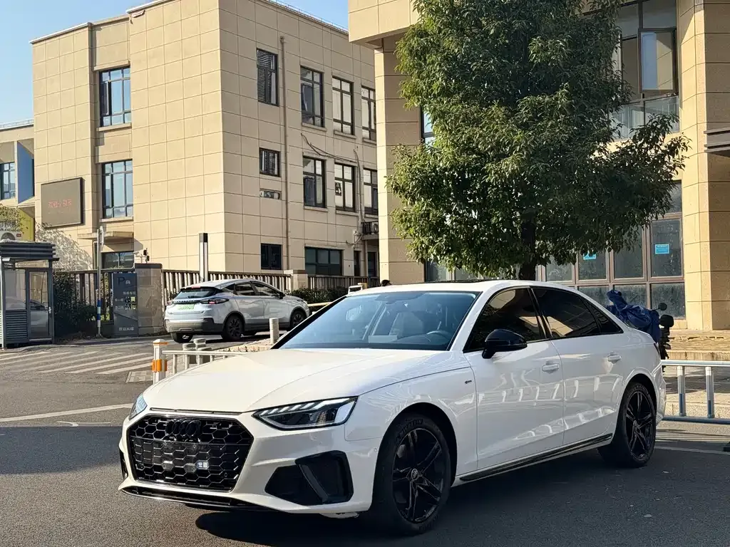 Audi A4L 2022 из CN, фото 1