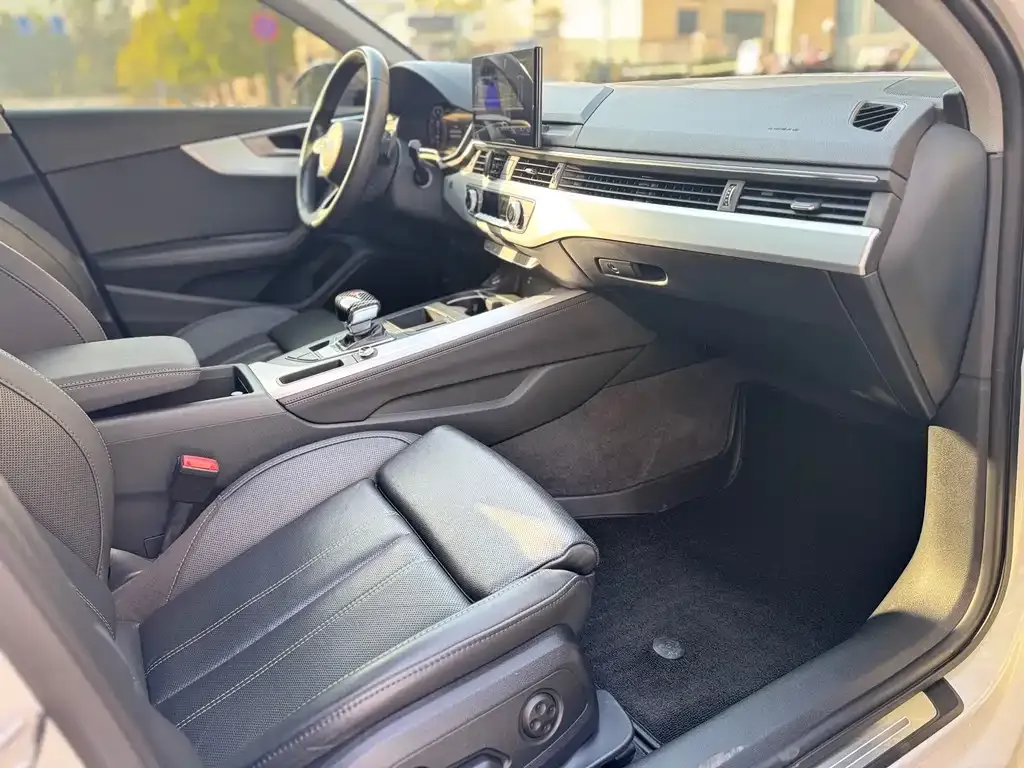 Audi A4L 2022 из CN, фото 10