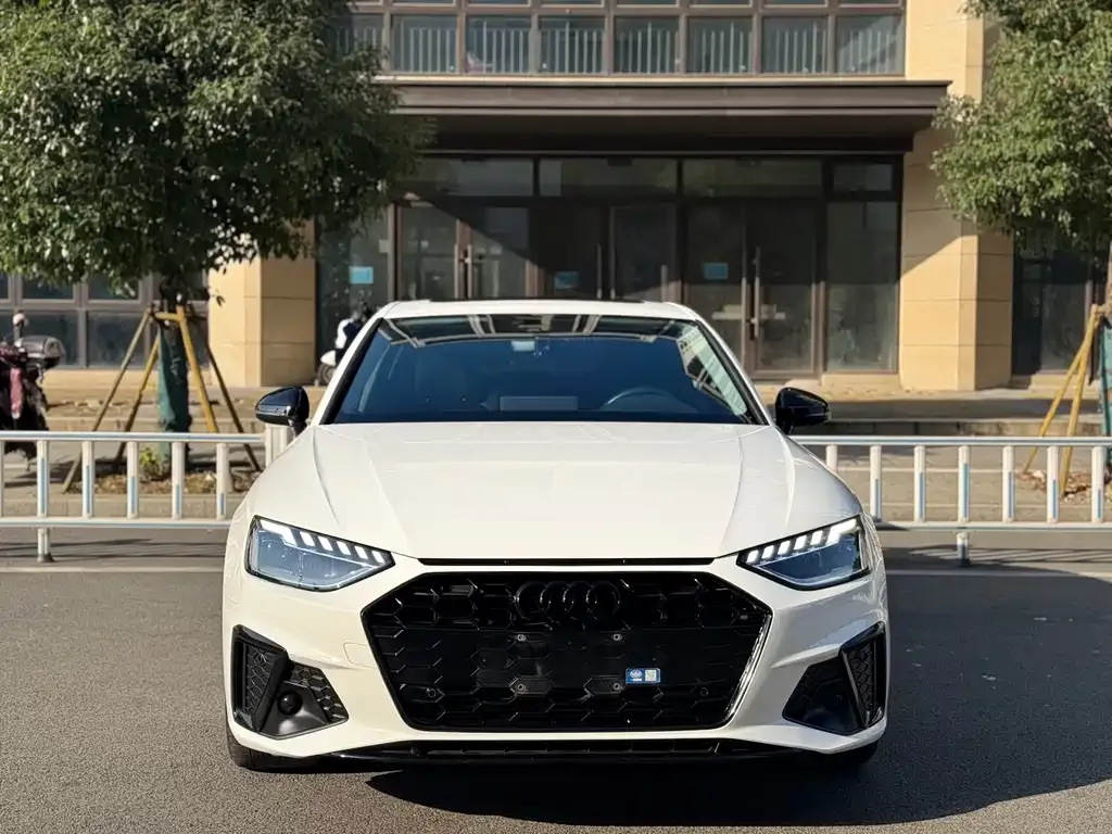 Audi A4L 2022 из CN, фото 2