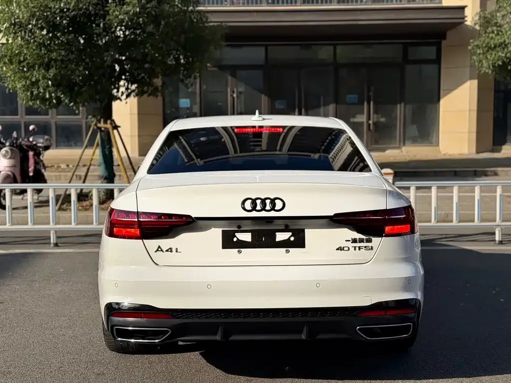 Audi A4L 2022 из CN, фото 5