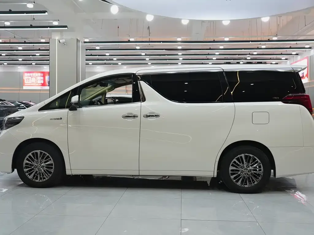 Toyota Alphard — фото 3