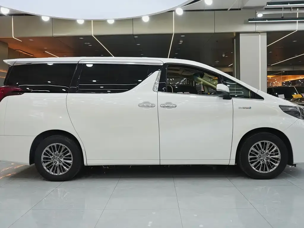 Toyota Alphard — фото 7