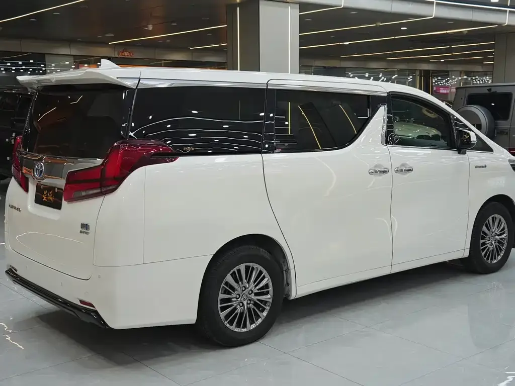 Toyota Alphard — фото 8