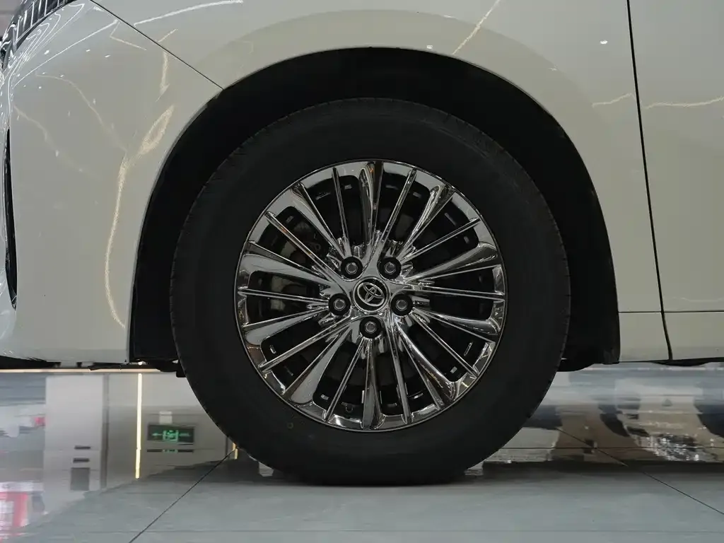 Toyota Alphard — фото 2