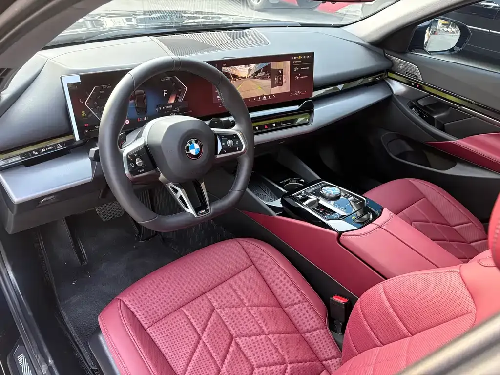 BMW 5 Series 2025 из CN, фото 2