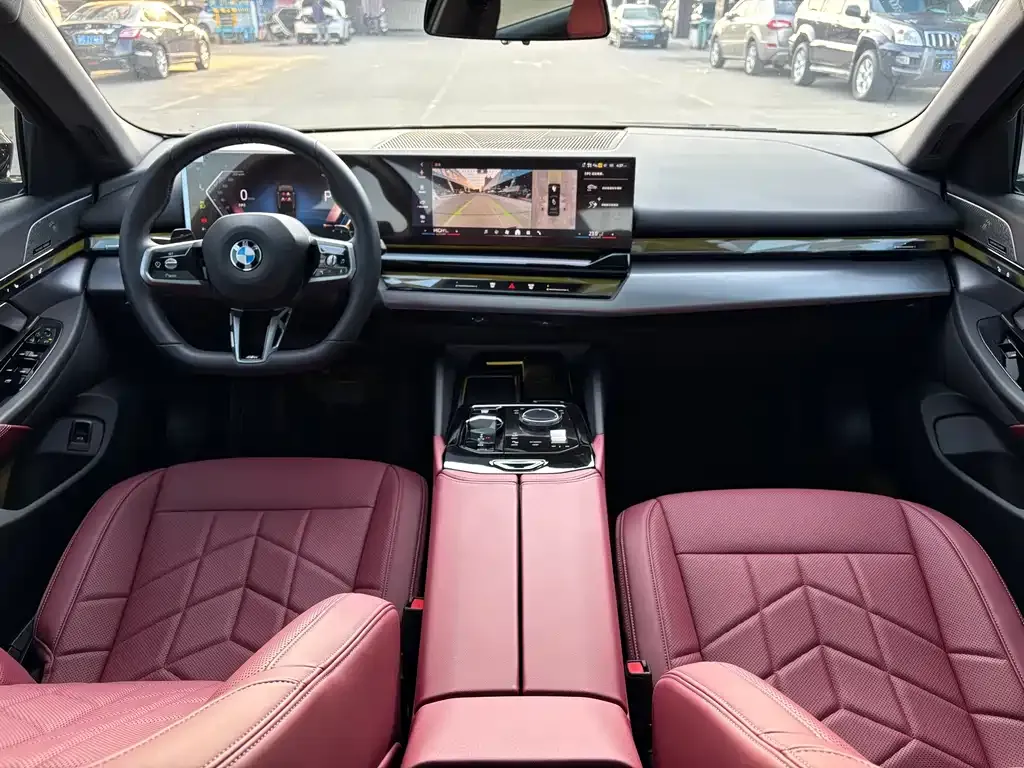 BMW 5 Series 2025 из CN, фото 4