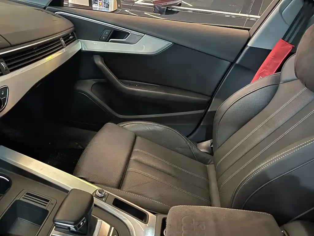 Audi A4L 2021 из CN, фото 6