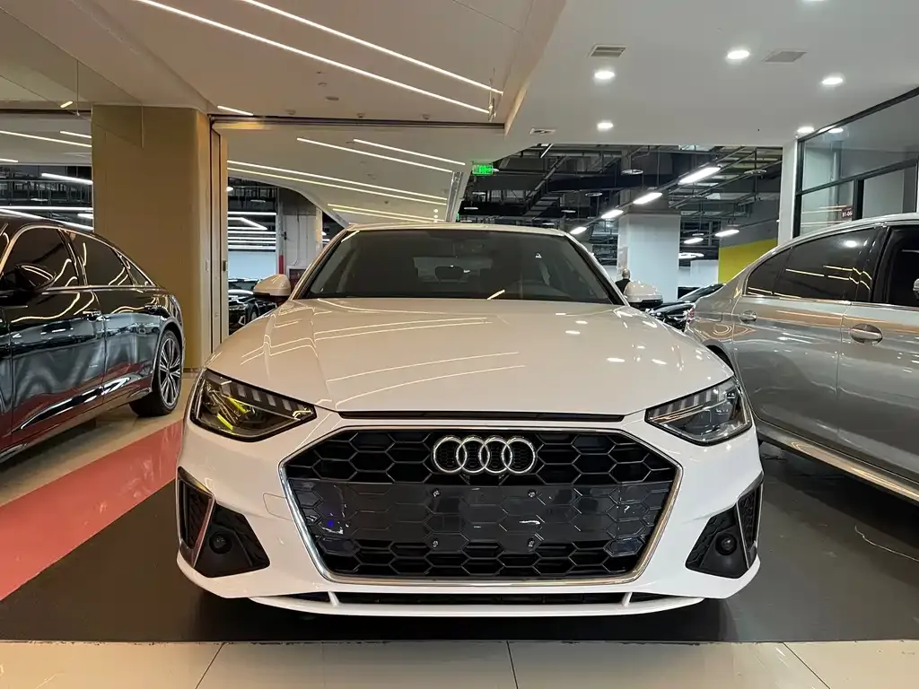 Audi A4L 2021 из CN, фото 8