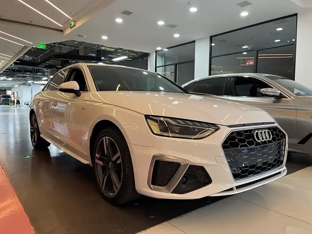Audi A4L 2021 из CN, фото 3