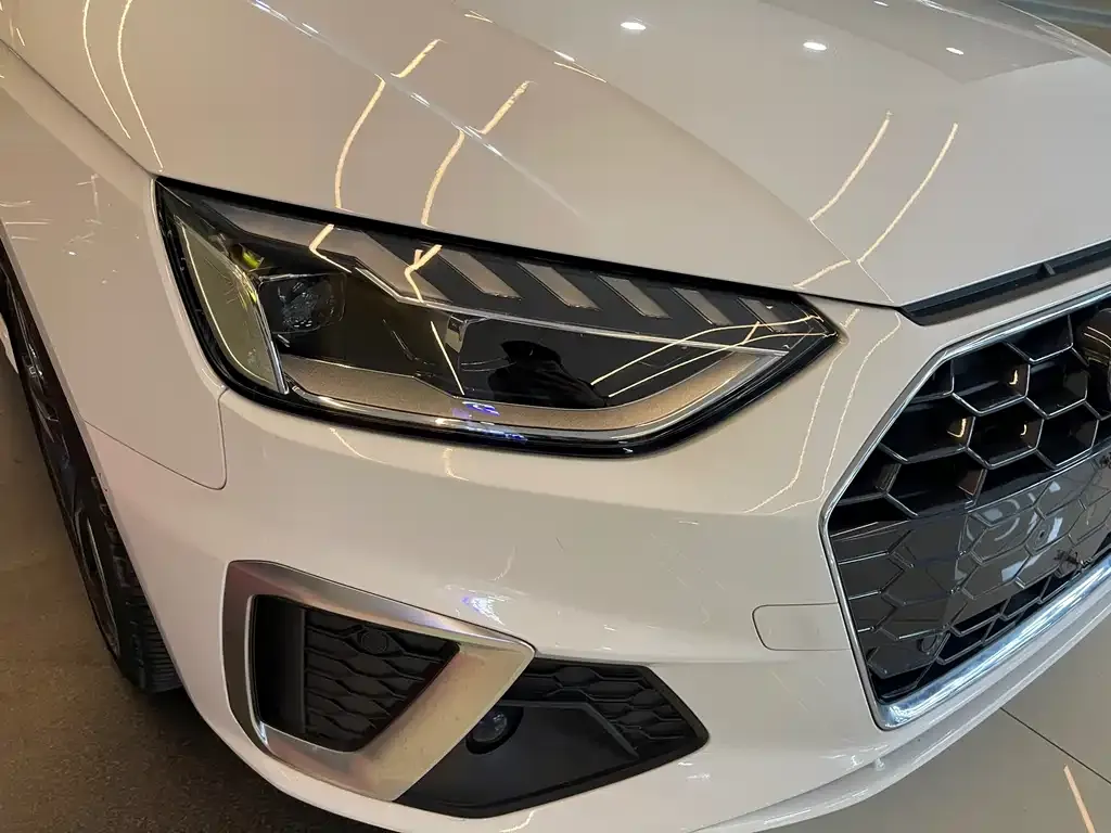Audi A4L 2021 из CN, фото 10
