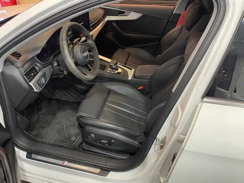 Audi A4L 2021 из CN, фото 9