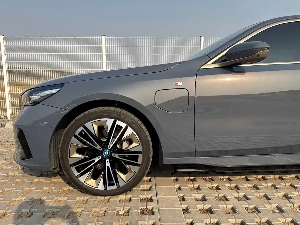 BMW i5 — фото 9
