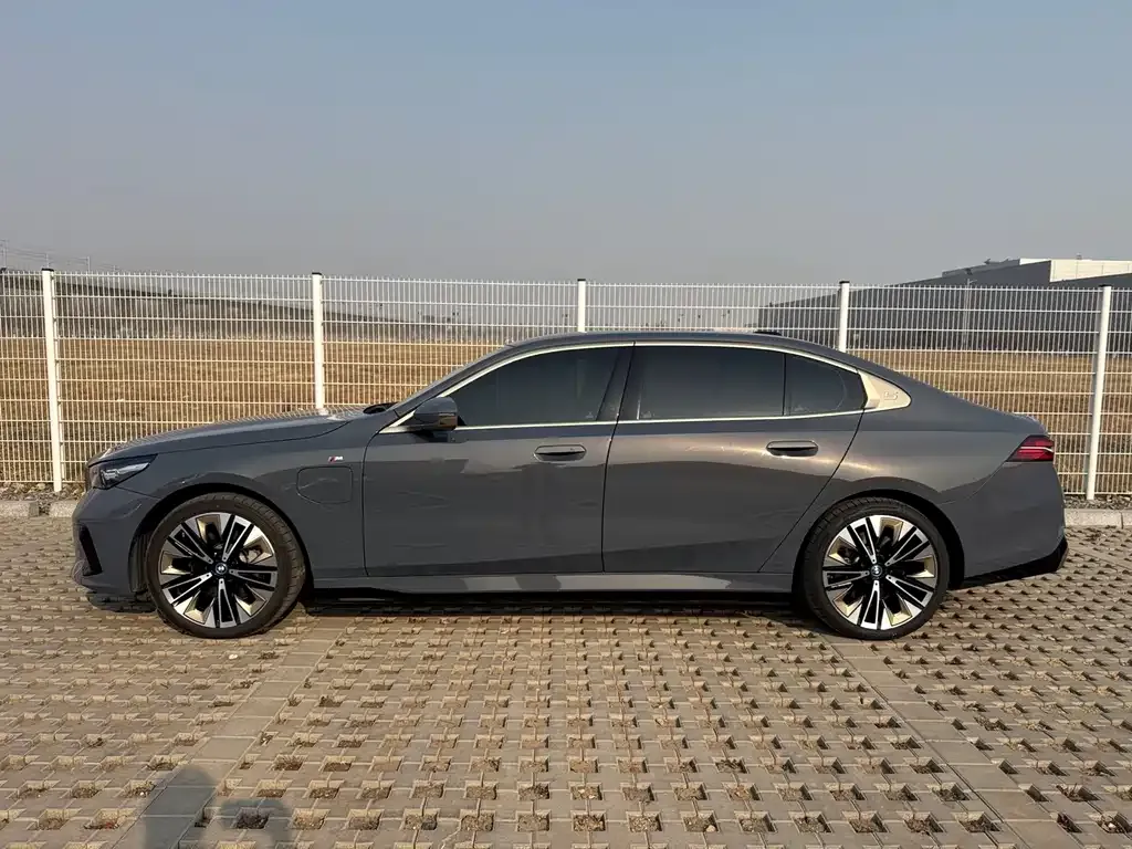 BMW i5 — фото 3