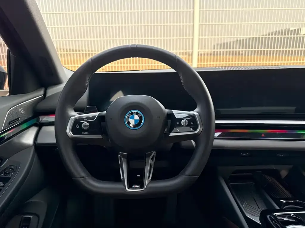 BMW i5 — фото 6