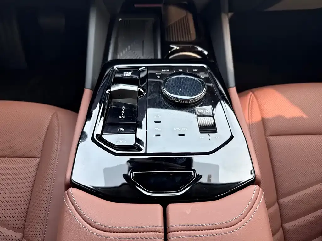 BMW i5 — фото 8