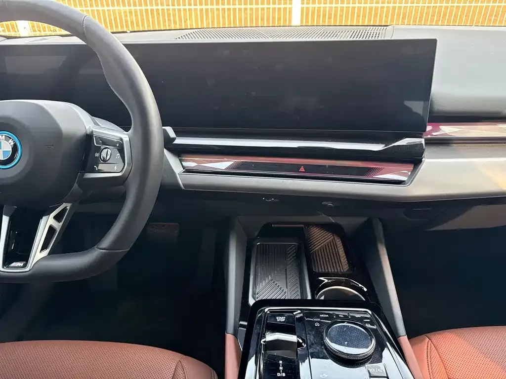 BMW i5 — фото 7