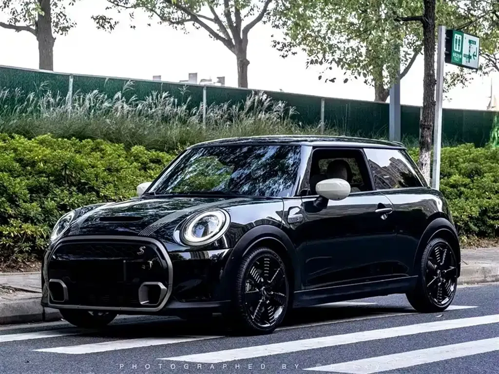 MINI Cooper (3-door) 2023 из CN, фото 1