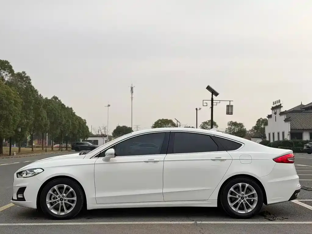 Ford Mondeo 2021 из CN, фото 4
