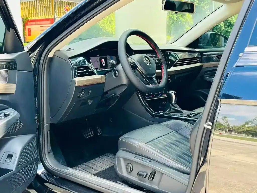 Volkswagen Passat 2021 из CN, фото 4
