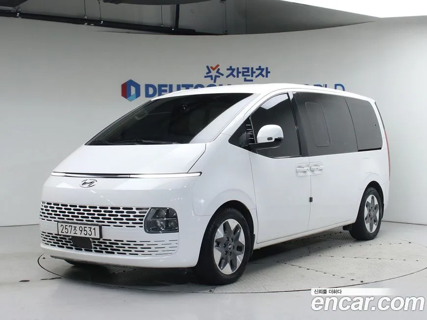Hyundai Staria — фото 1
