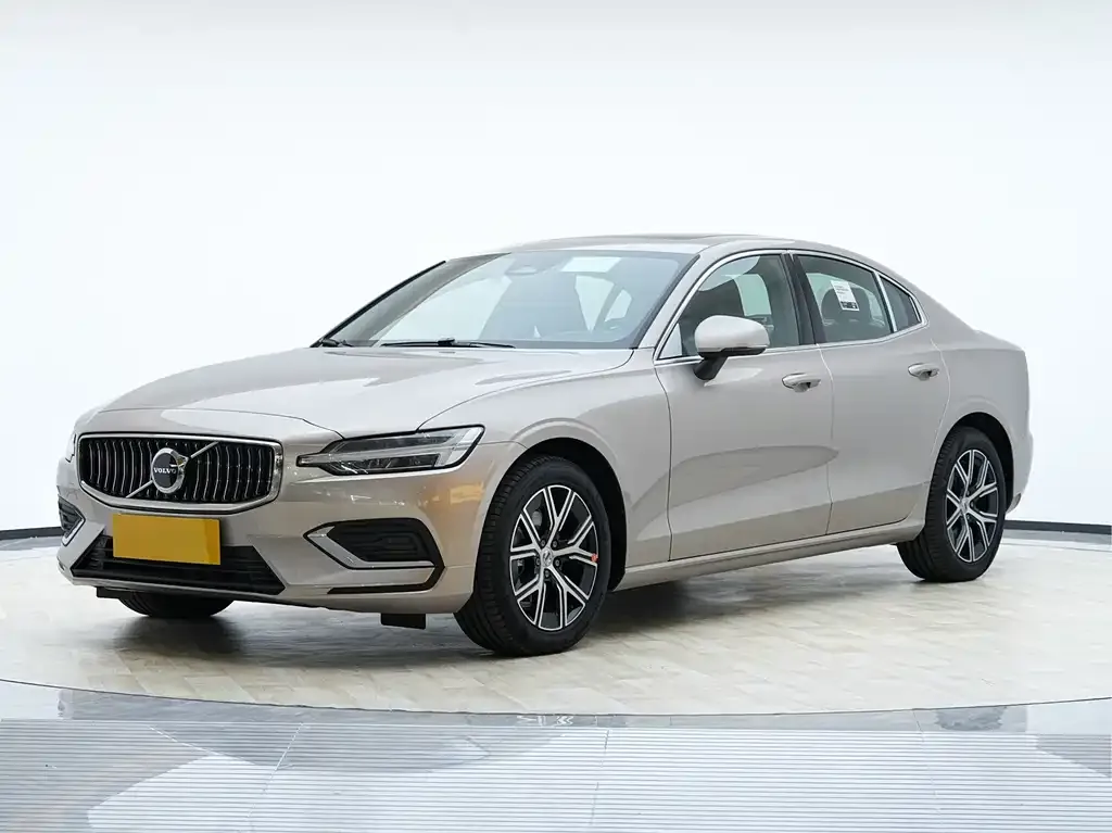 Volvo S60 — фото 1