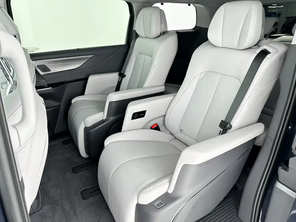 Buick GL8 2025 из CN, фото 5