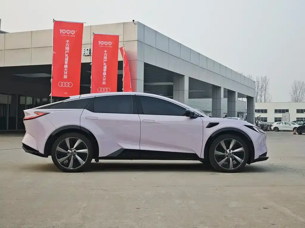 Toyota bZ5 2025 из CN, фото 6