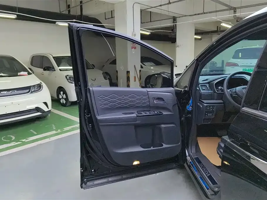 Honda Elysion 2023 из CN, фото 5
