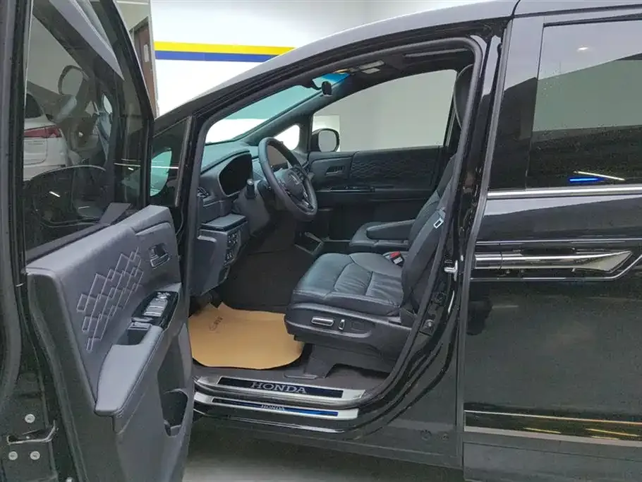 Honda Elysion 2023 из CN, фото 6