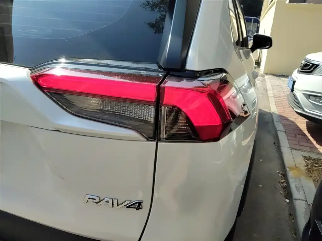 Toyota RAV4 2022 из CN, фото 5