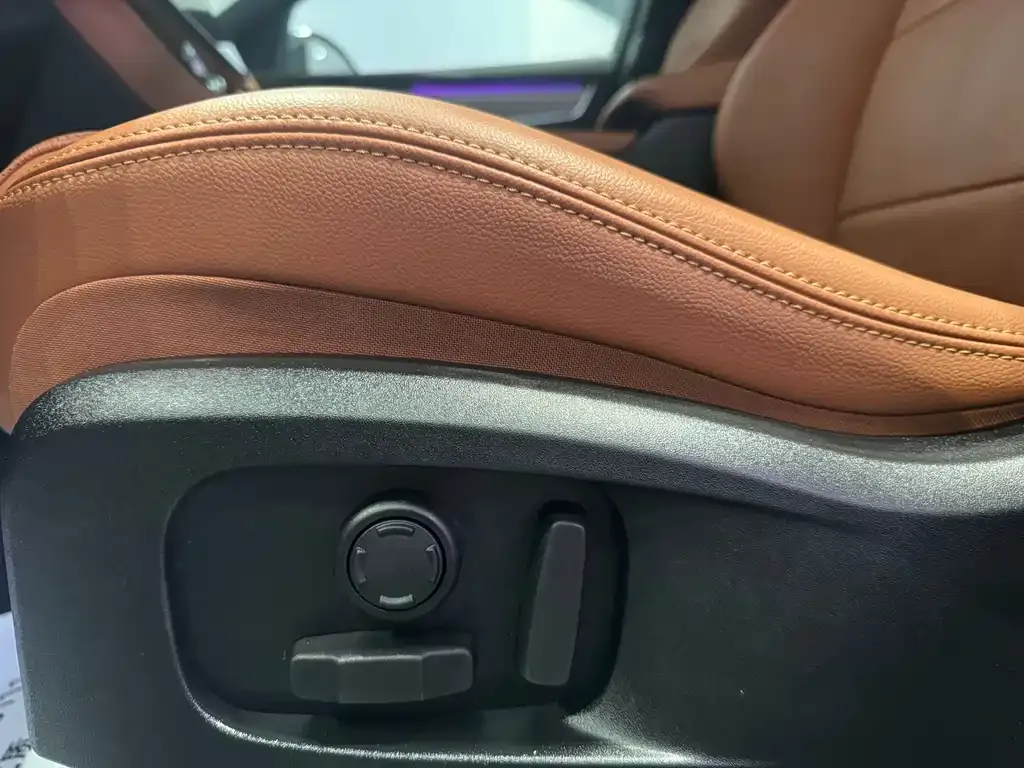 Jaguar F-PACE — фото 10