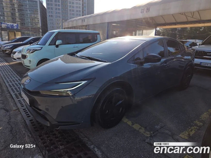 Toyota Prius 2024 из KR, фото 2
