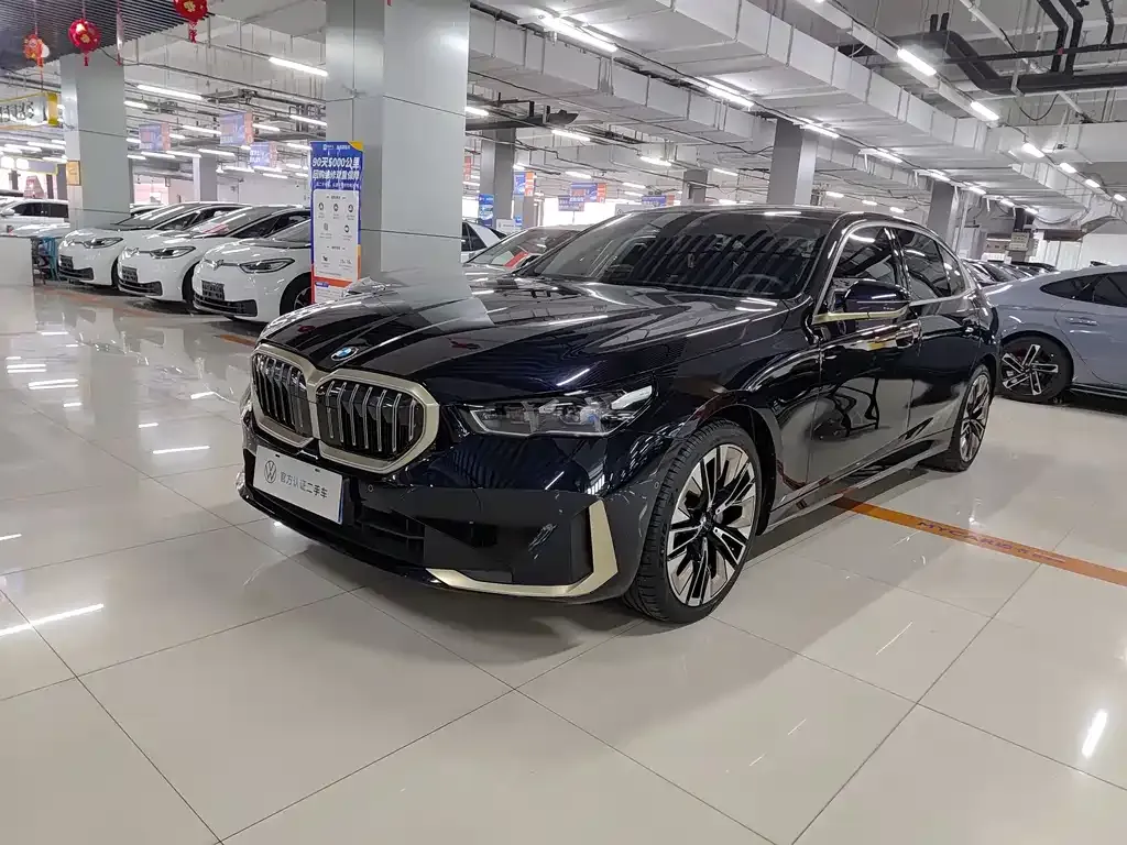BMW 5 Series — фото 1