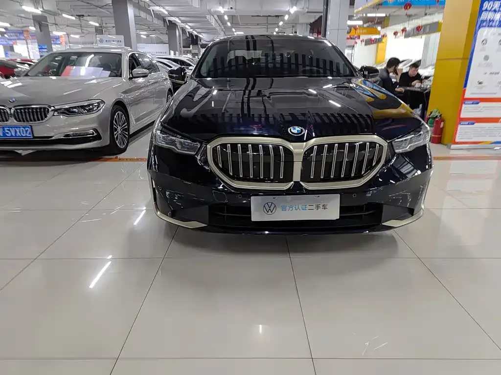 BMW 5 Series — фото 10