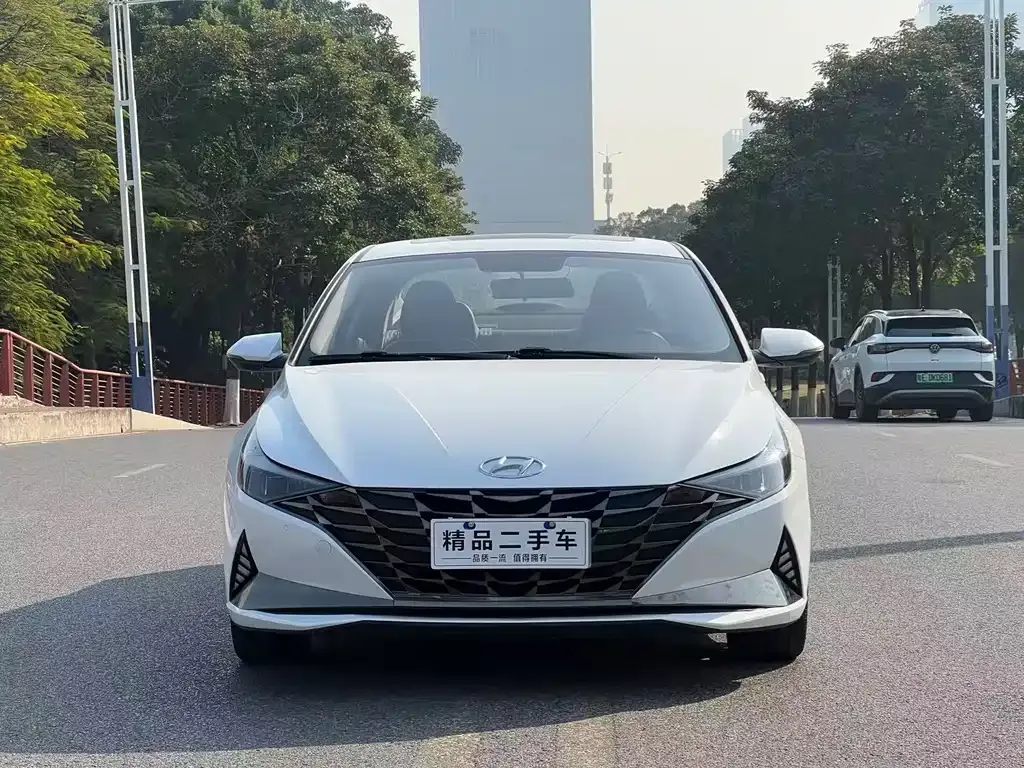 Hyundai Elantra — фото 8