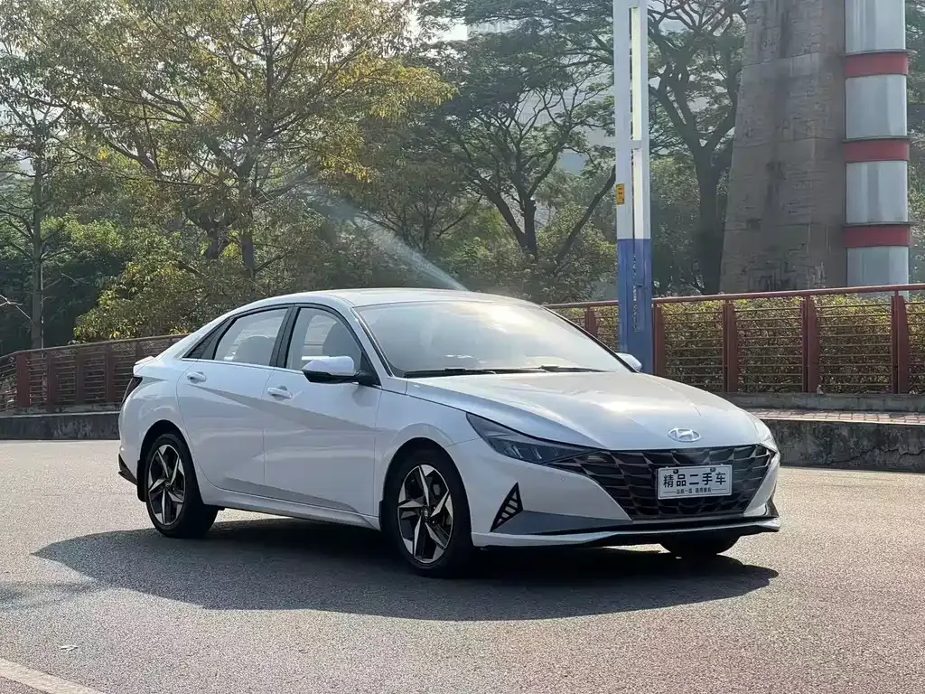 Hyundai Elantra — фото 10