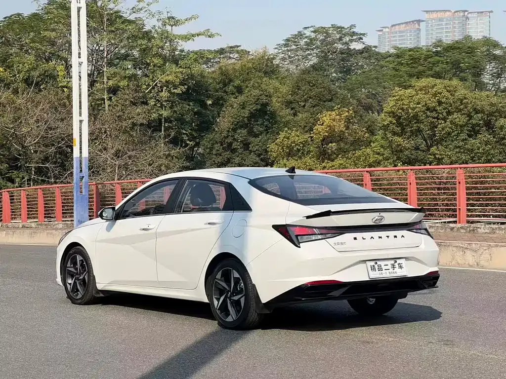Hyundai Elantra — фото 9