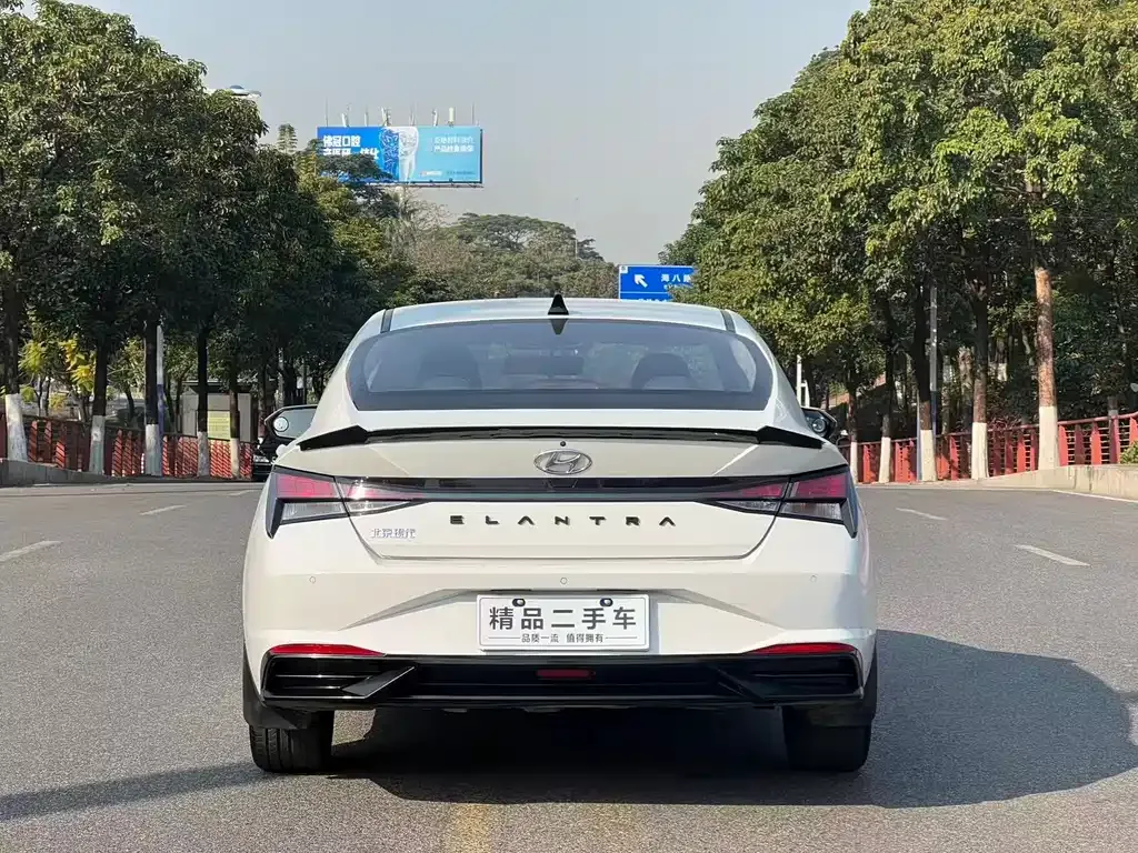 Hyundai Elantra — фото 3