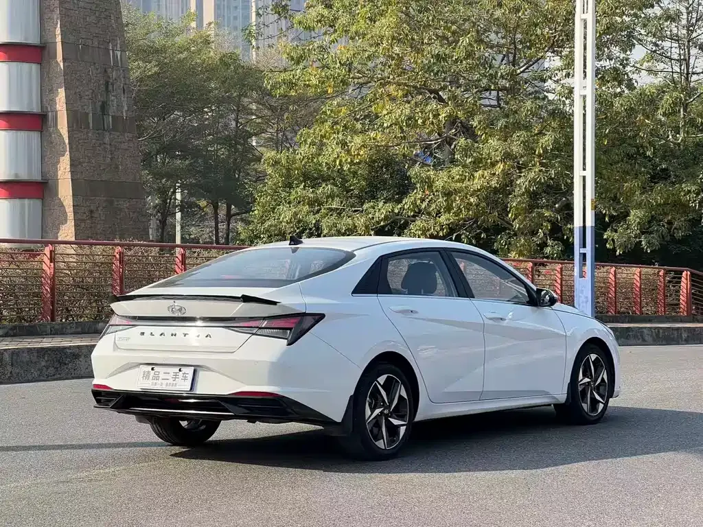 Hyundai Elantra — фото 4