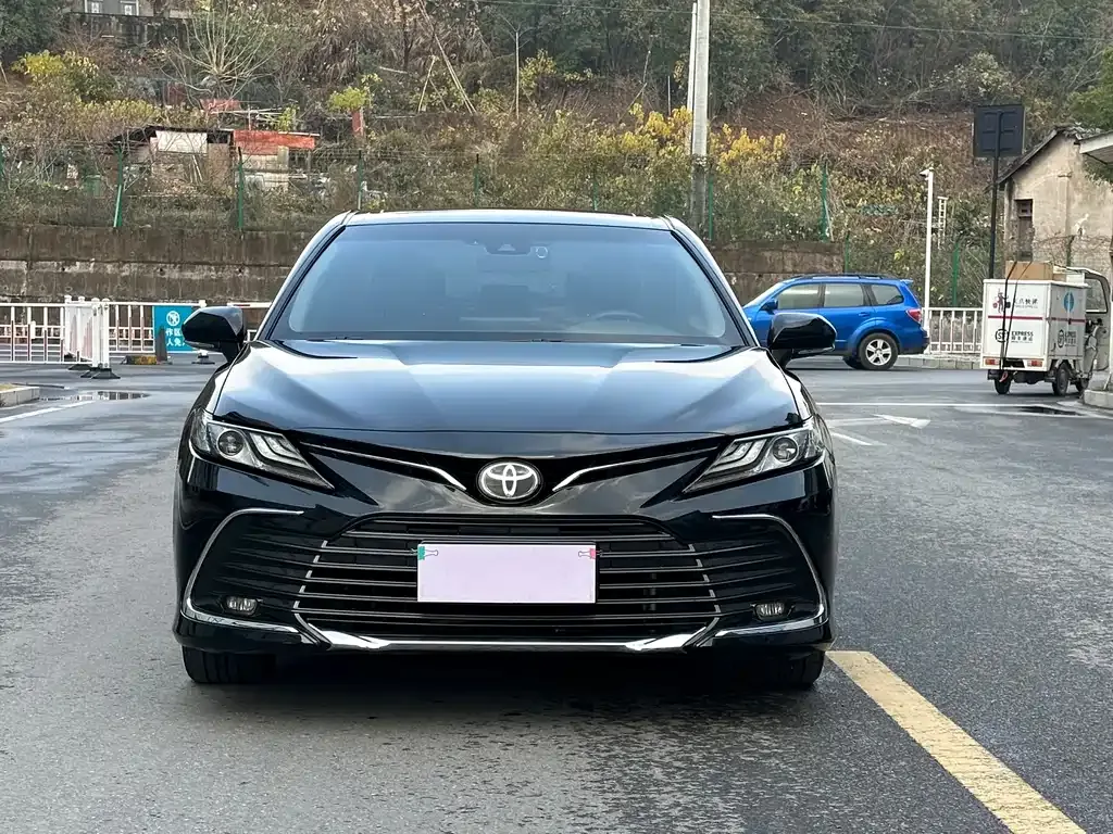 Toyota Camry — фото 10