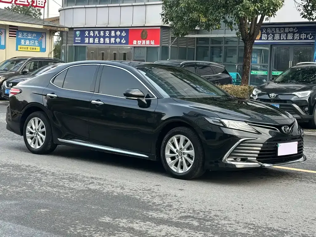 Toyota Camry — фото 5